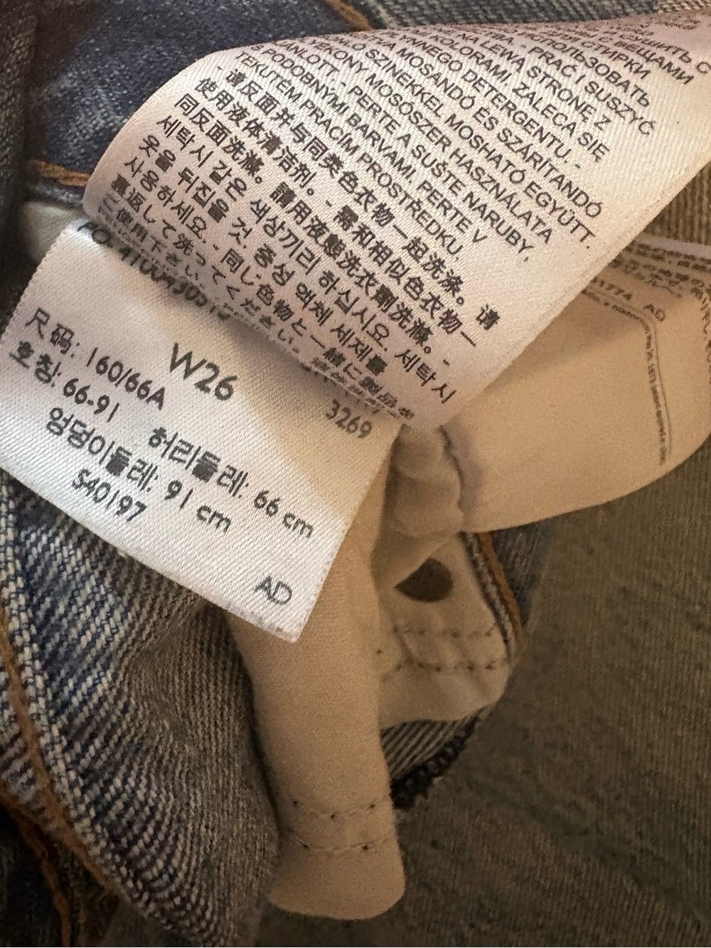 Levi's Wedgie Women's Light Blue Straight Leg Jeans. Size 26. - Picture 4 of 4